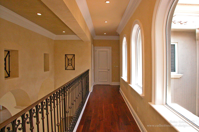 A metal railing defines this open loft and turns it into an eye catcher. <br /><span class=